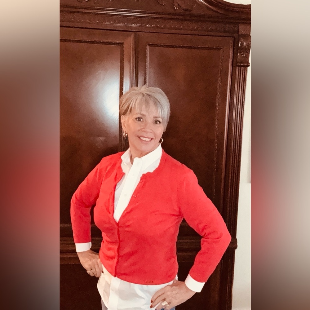 Ellen Tracy Red cardigan Sweater.  Pristine condition, no pills.  Size small.